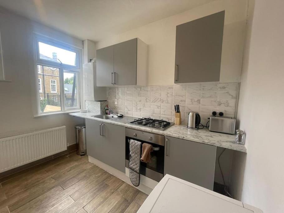 Apartament Cosy 2 Bed In Tower Bridge Road Londra