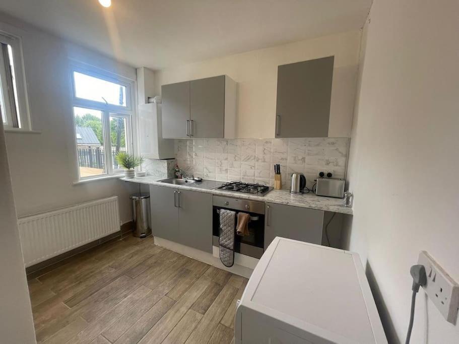 Cosy 2 Bed In Tower Bridge Road * Londra